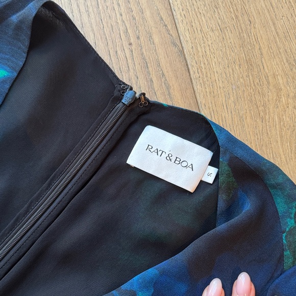 Rat & Boa Fiorella Deep V-Neck Long Sleeve Dress - Picture 8 of 10